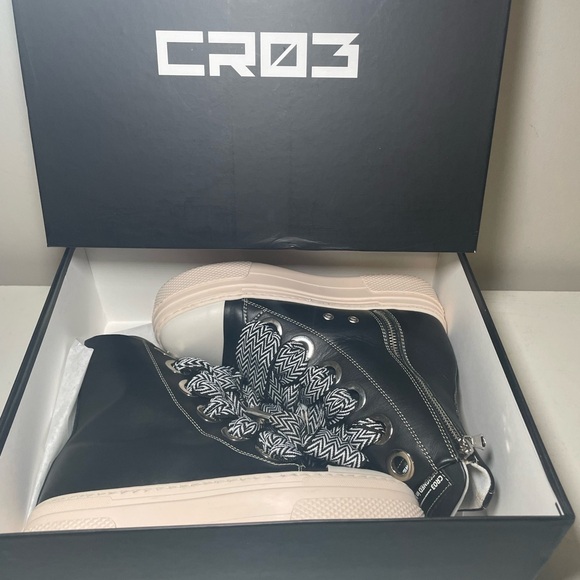 Black and White High-Top Sneakers - Picture 7 of 13